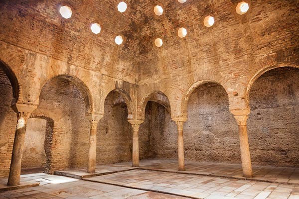 Los sugerentes baños árabes del Albaicín: el Bañuelo y los hammams activos de Granada